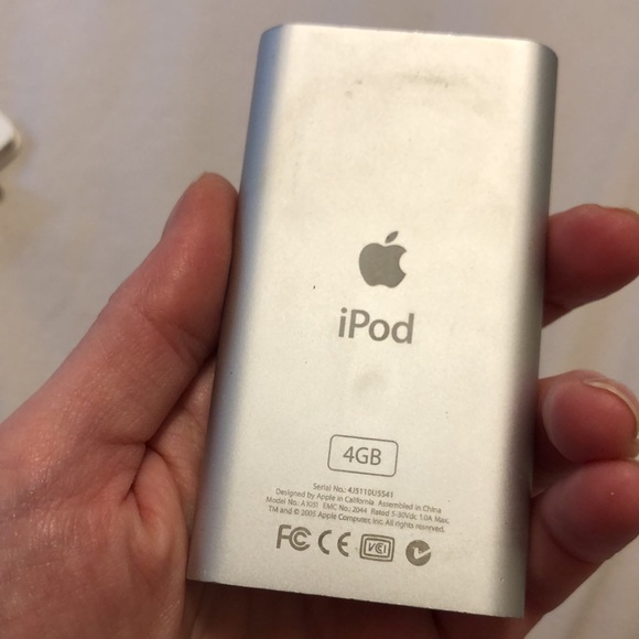 iPod 4GB model # A1051 from 2005 - Picture 3 of 6